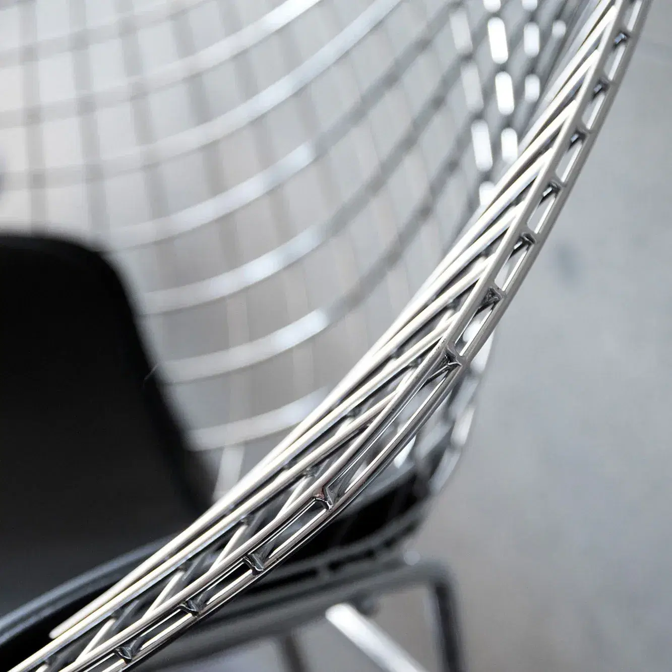 Bertoia Diamond Chair Replica - View 9
