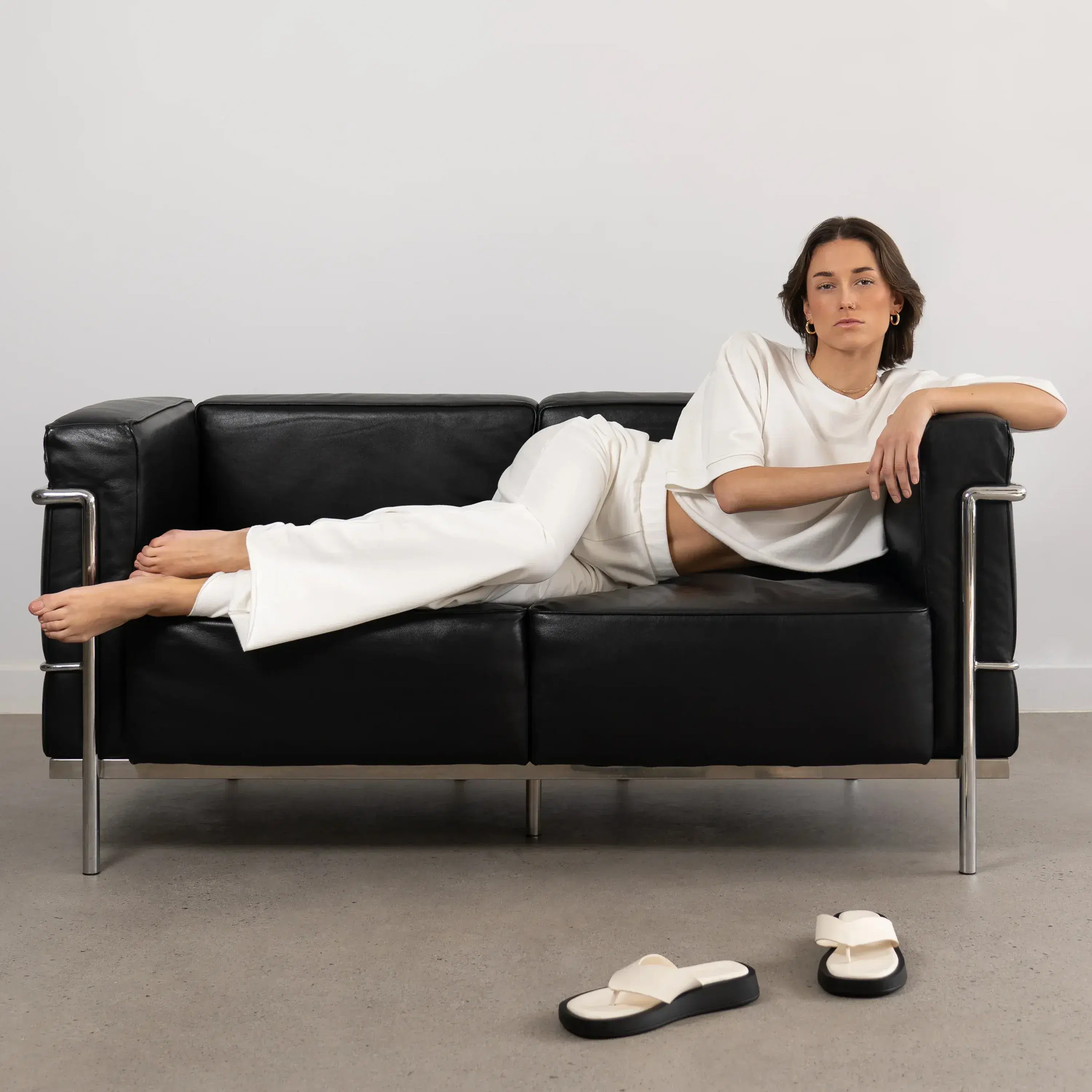 LC2 Loveseat Replica - View 2