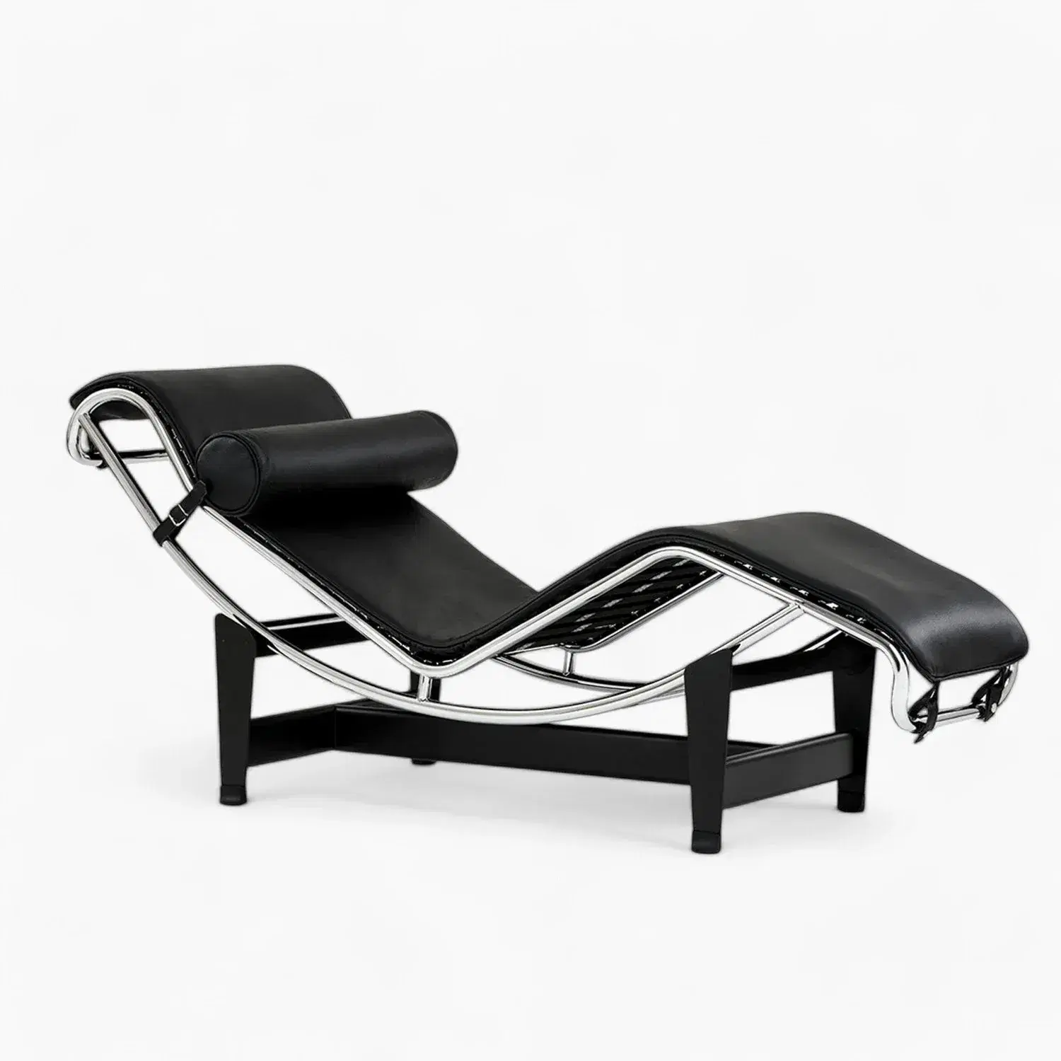 Sohnne LC 4 Lounge Chair Replica by Le Corbusier