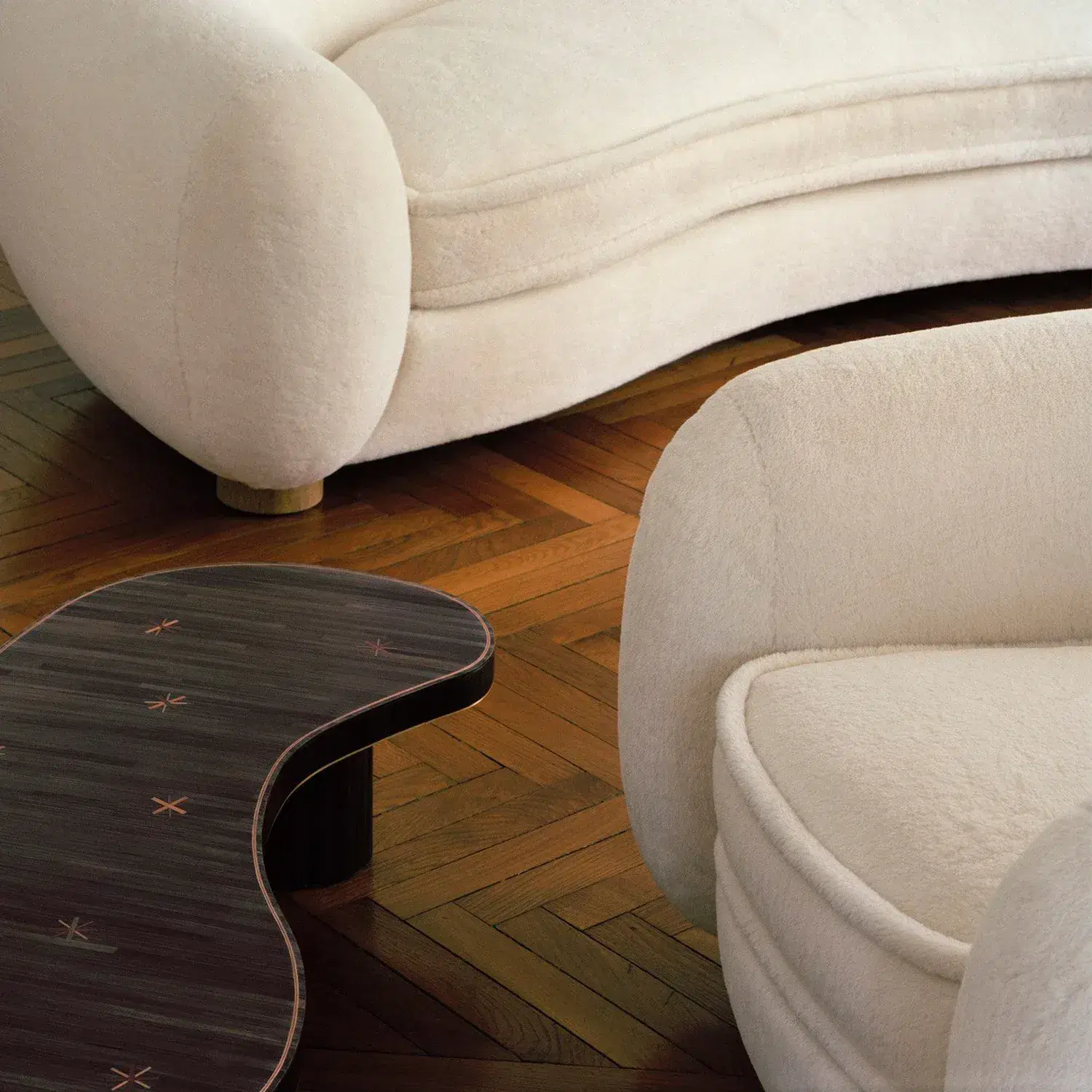 Polar Bear Sofa Replica - View 10